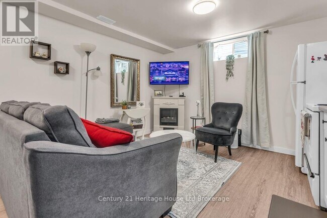 Photo - 112 Rolph St Unit #6