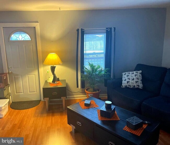 Photo - 695 W Kings Hwy