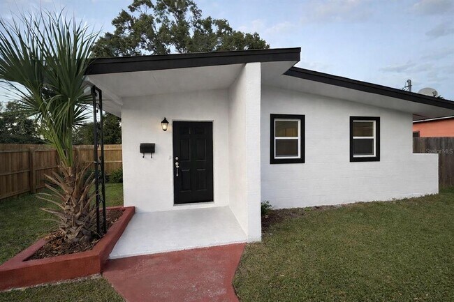 Building Photo - 2547 14th Ave S