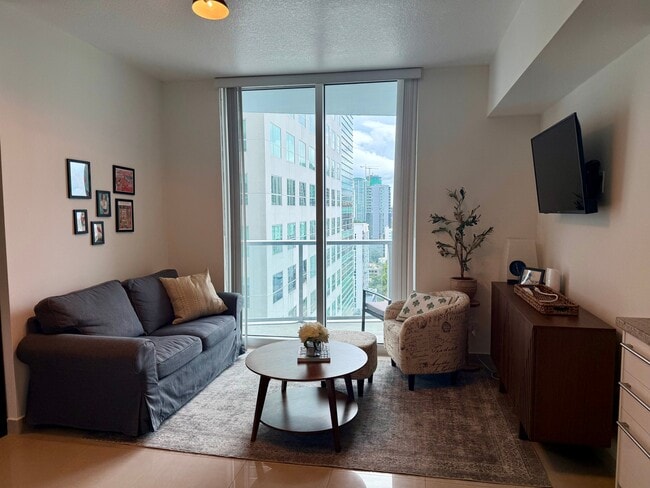 185 SW 7th St Unit 1906