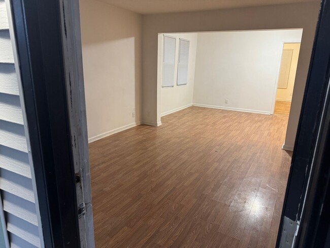 Photo - 274 Wrexham Ave