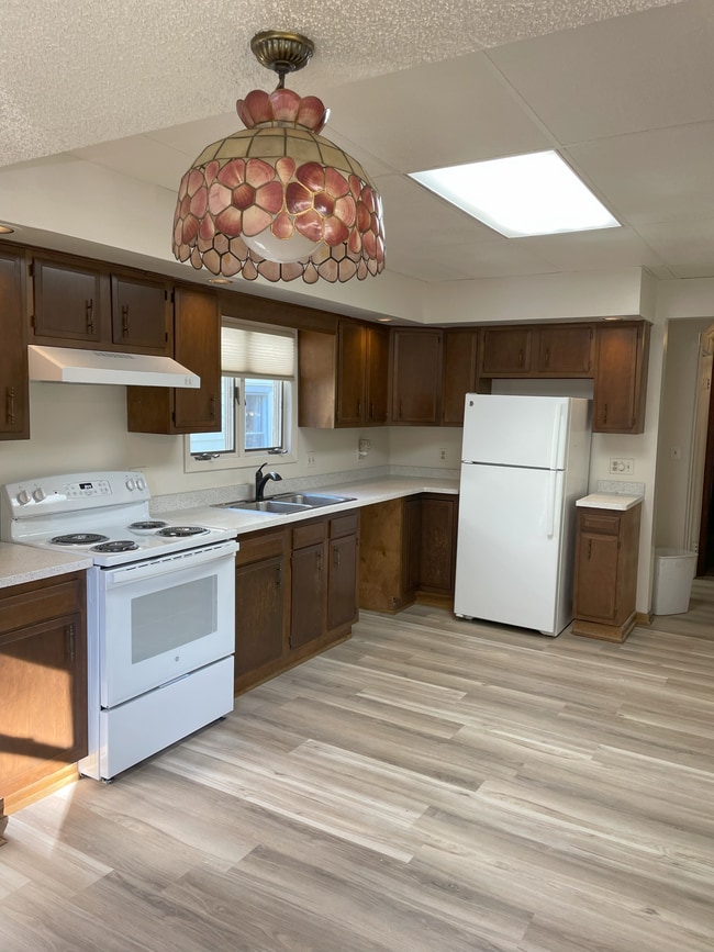 Building Photo - 21 Lakeview Ter Rental