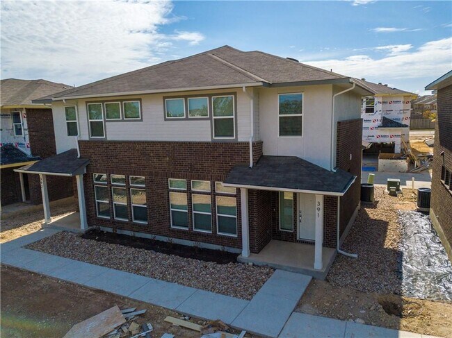 Photo - 391 W South St