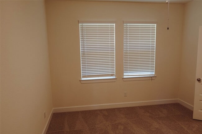 Photo - 3352 Vine Ter Trce