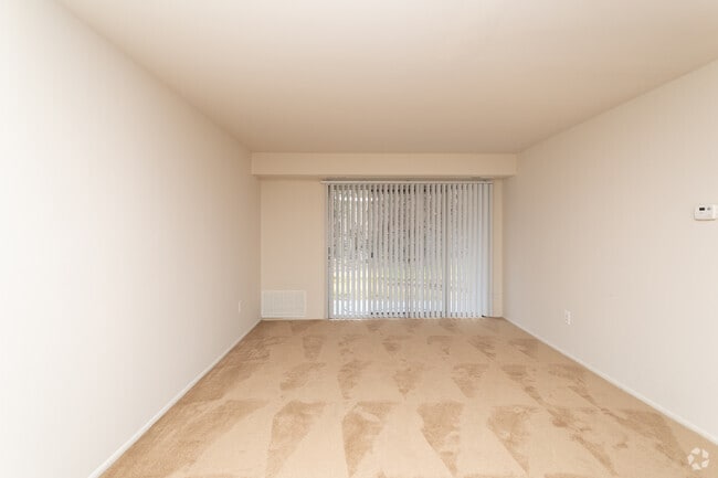 2HAB, 1BA -790 ft² - Edmondson Park Apartments