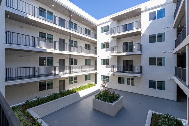 Photo - 14825 Delano St Unit 305