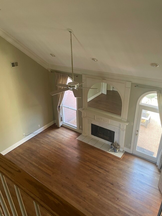 Photo - 805 W Suggs Dr