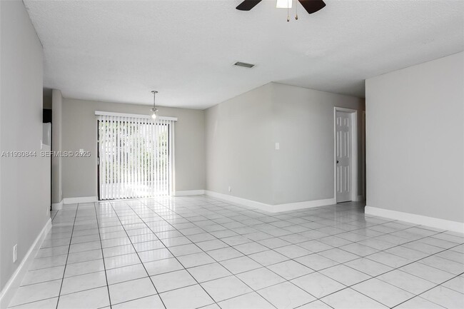 Photo - 707 SW 74th Ave