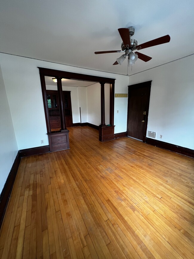 Building Photo - 1242 E Mifflin St Rental