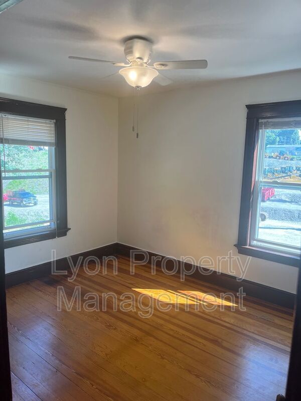 Photo - 352 Manville Rd Unit 2R