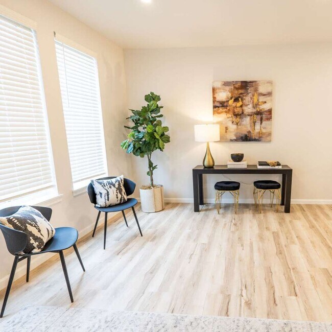4319 S Alder