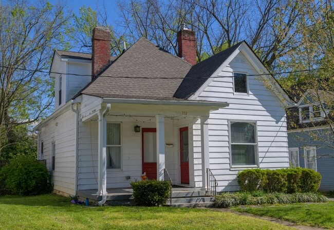 Building Photo - VIRTUAL SHOWINGS AVAILABLE - Modern House ...