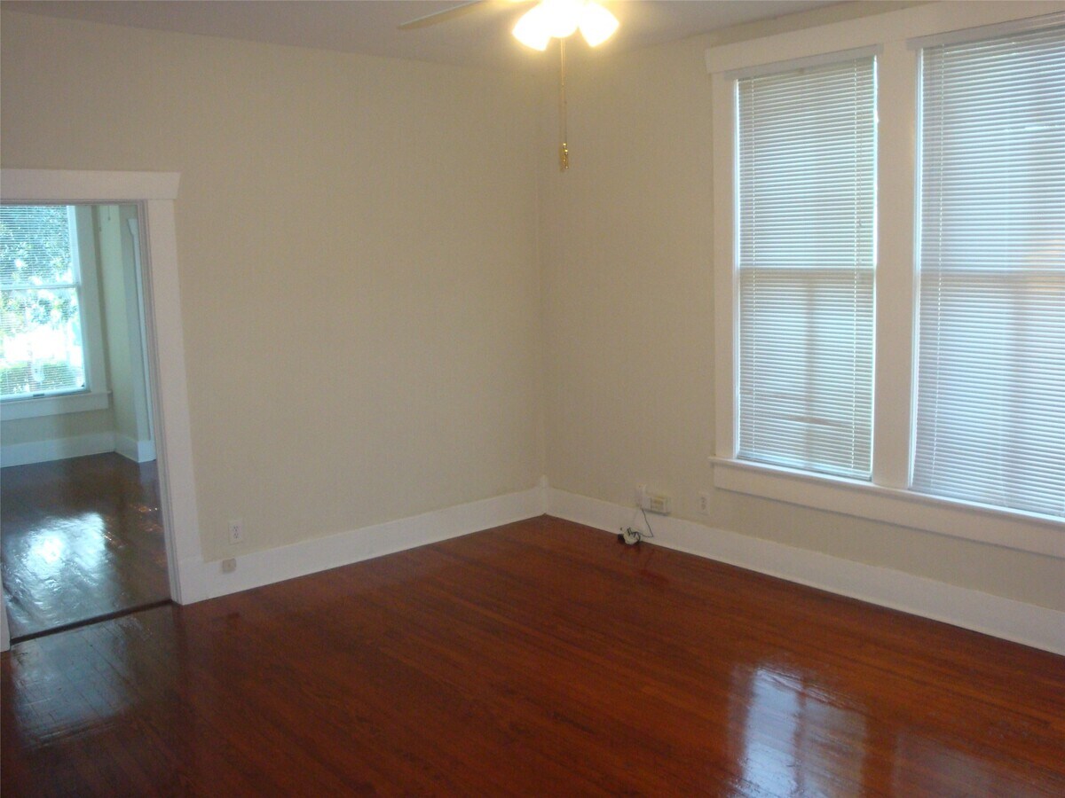 Photo - 3416 Morrison St