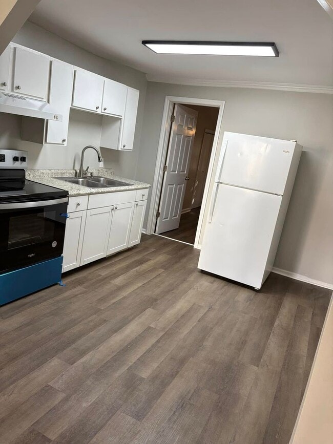 Photo - AVAILABLE NOW at a Good Price. 1 Bed 1 Bath FOR LEASE in Columbia. $700 Rent.