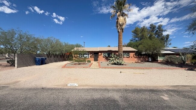 Building Photo - Three Bedroom Ranch Style Home