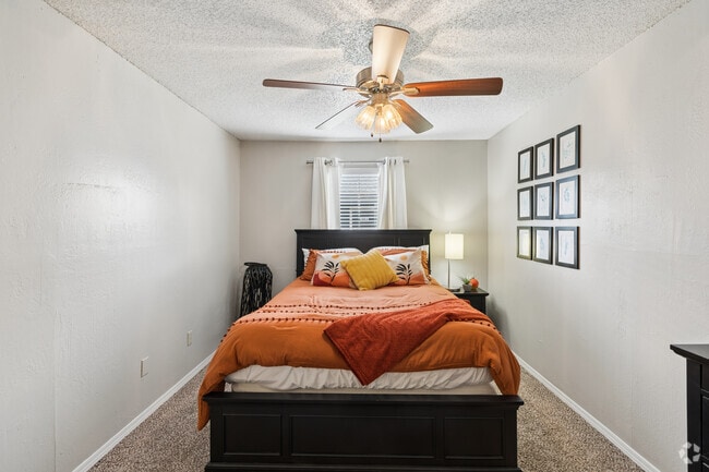 2BR, 1BA - 732SF - Primary Bedroom