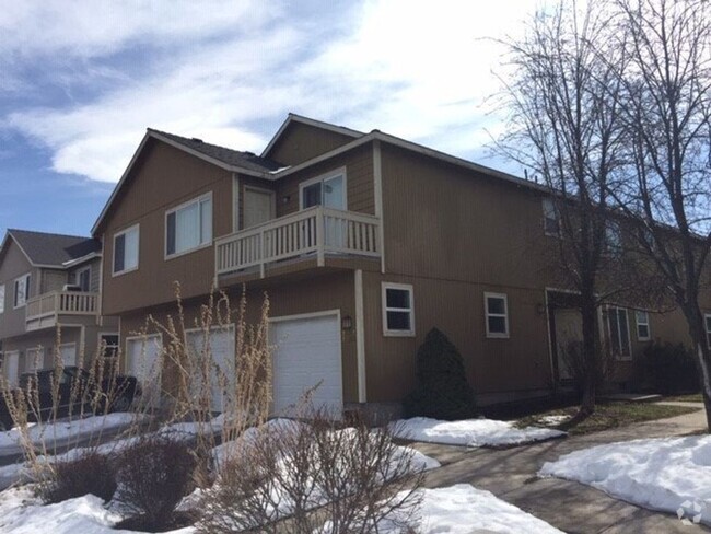 Building Photo - 2 Bed/1.5 Bath Unit 2061 Rental