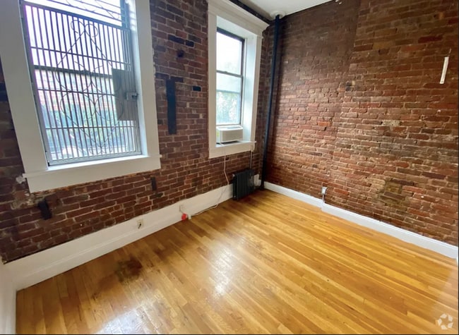 Building Photo - 254 E 3rd St Rental