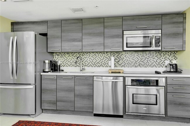 Kitchen Stainless Steel - 421 Meridian Ave Unidad 21