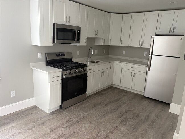 Building Photo - 336 Lincoln St Unit 2