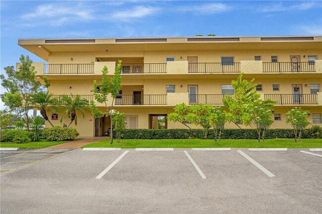 Building Photo - 301 Cambridge Rd Unit 109