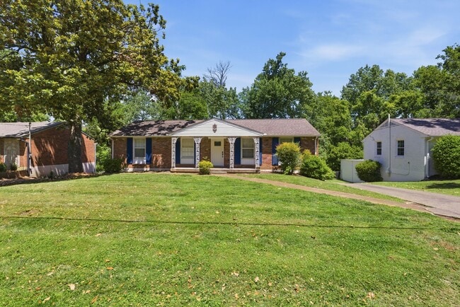 Photo - 340 Lynn Dr
