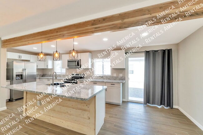 Photo - 4733 E 18th St