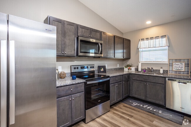 1BR, 1BA - Attached Garage/604 SF