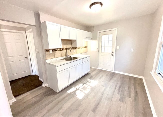 Photo - 11260 Fisher Ave