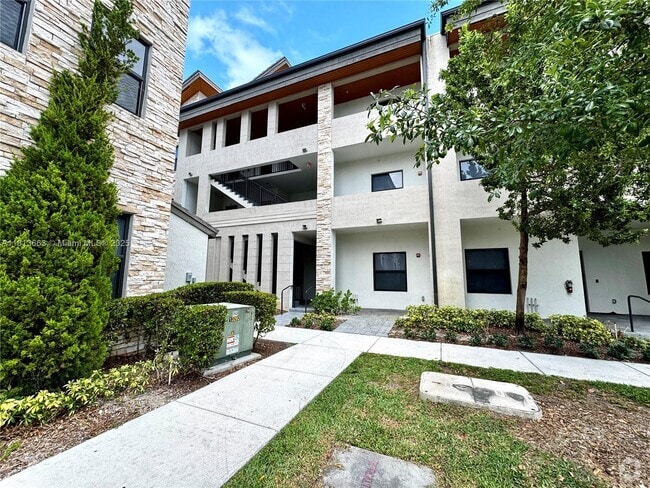 Building Photo - 10419 NW 82nd St Unit 7 Rental