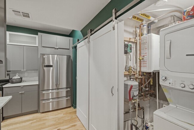 Photo - 186 Paris St Unit 1