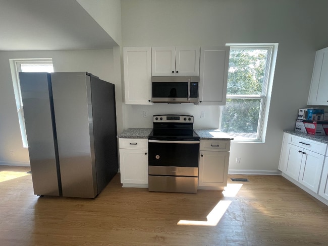 Photo - 517 W 11th St