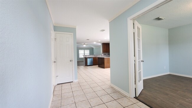 Photo - 2003 MacKenzie Way