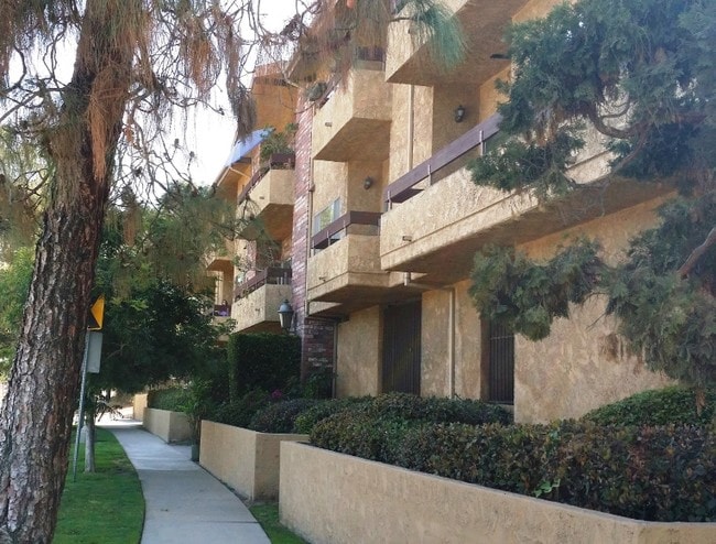 Photo - 1900 Silver Lake Blvd