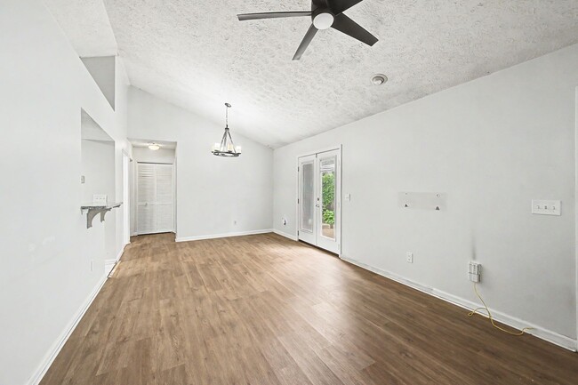 Photo - 614 Poplar Pl