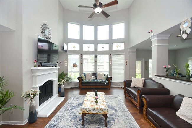 Photo - 6027 Opal Crest Ln