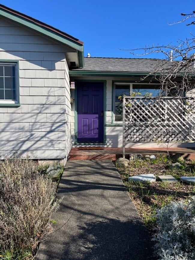 Photo - 2 Bedroom/ 1 Bath House in Eureka, Single ...