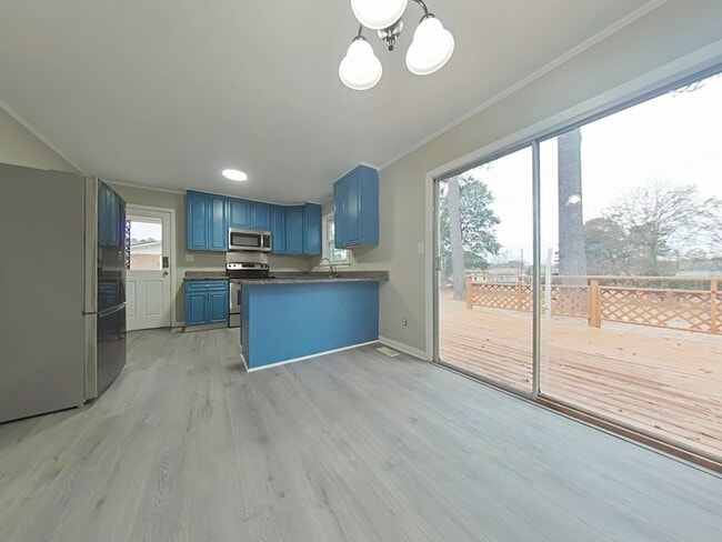 Photo - 285 Decatur Dr