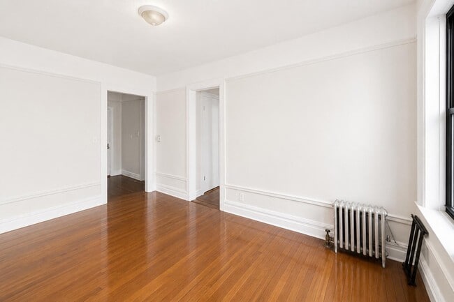 Photo - 21 Magaw Pl Unit 6E