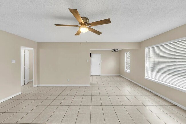 3024 Tudor Ln Unit 102