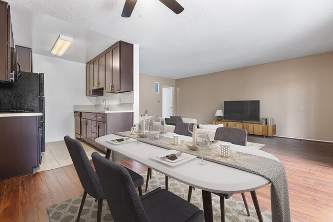 Casa Linda Apartments