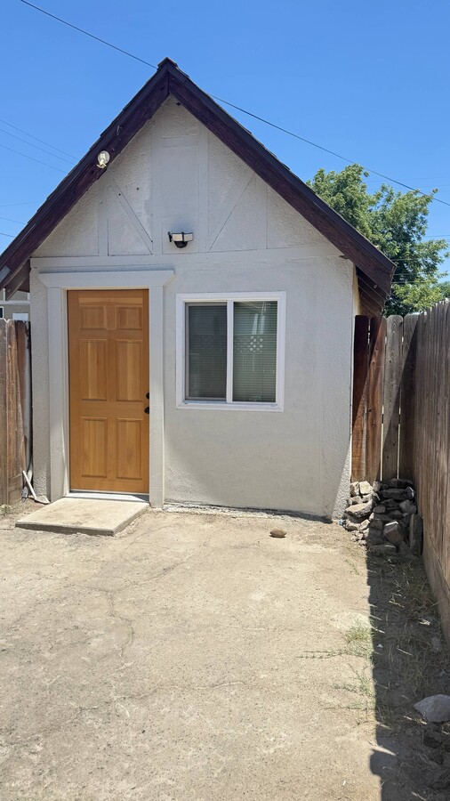 Photo - 252 N G St