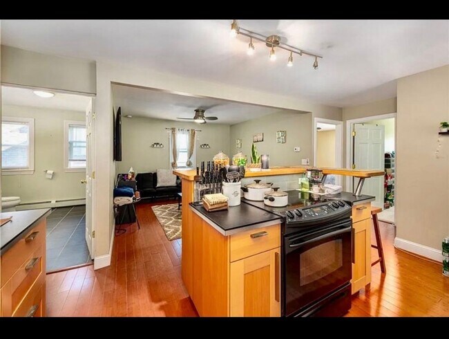 Photo - 211 Carpenter St Unit 3