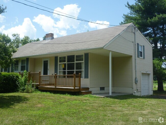 Building Photo - 169 Fresh Ponds Rd Rental