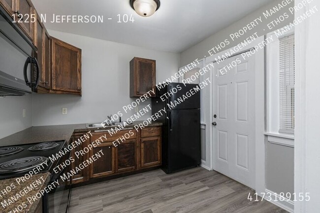Building Photo - 1225 N Jefferson Ave Unit 104