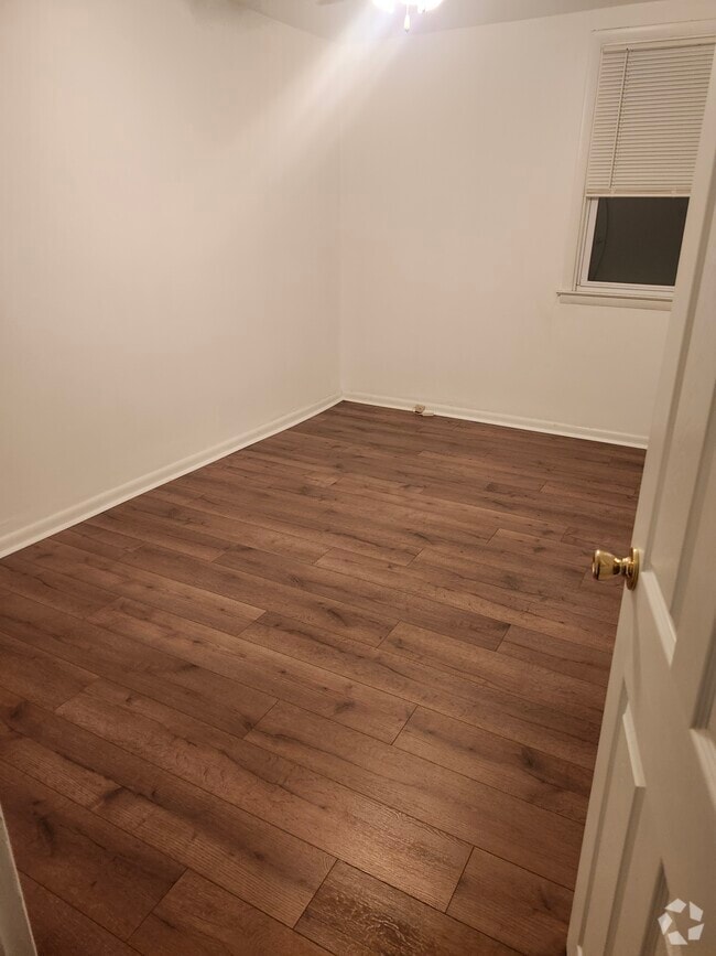 Building Photo - 1510 67th Ave Unit 2 Rental