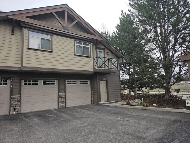 Building Photo - 511 Yates Rd