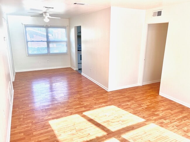 Photo - 2323 NE 12th St