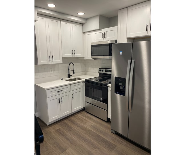 Photo - 3908 Claremont St