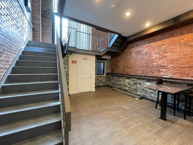Building Photo - 1028 Commonwealth Ave Unit 102